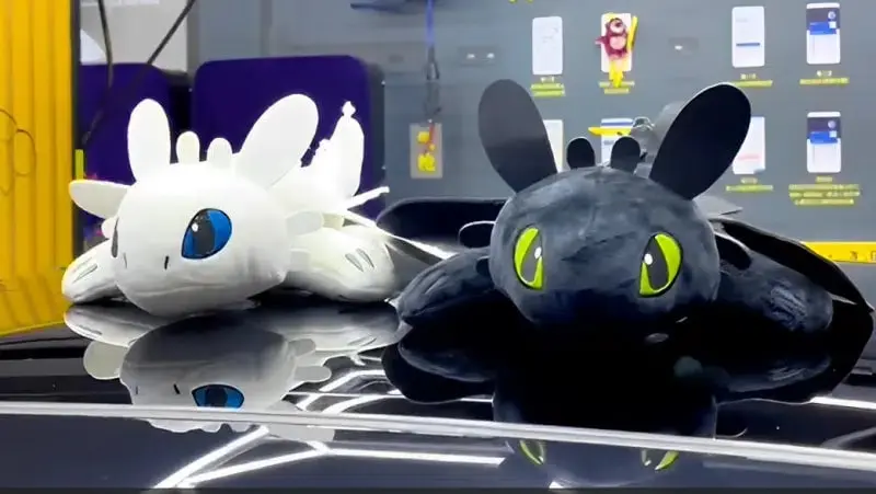 Toothless and Light Fury plush toys
